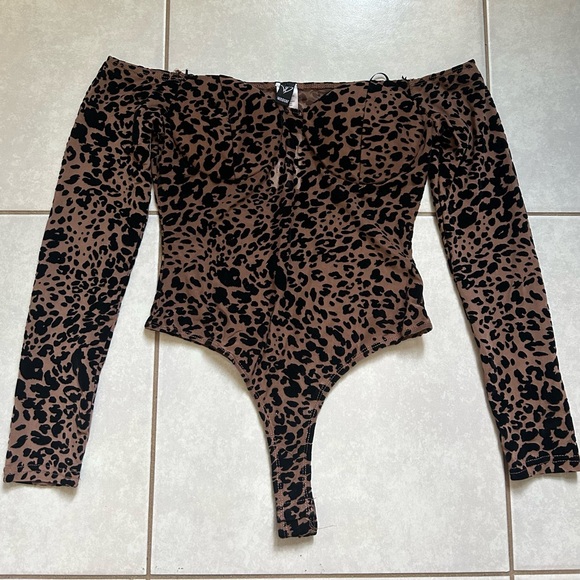 Windsor bundle off the shoulder tops - Picture 3 of 13